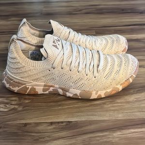 APL Techwave women’s size 7